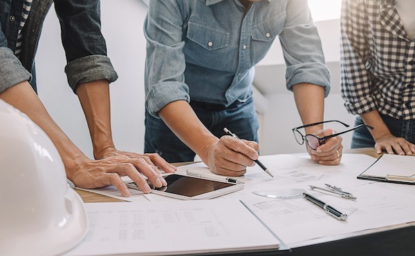 تیم‌های فروش با اعتبارات زندگی می‌کنند و می‌میرند